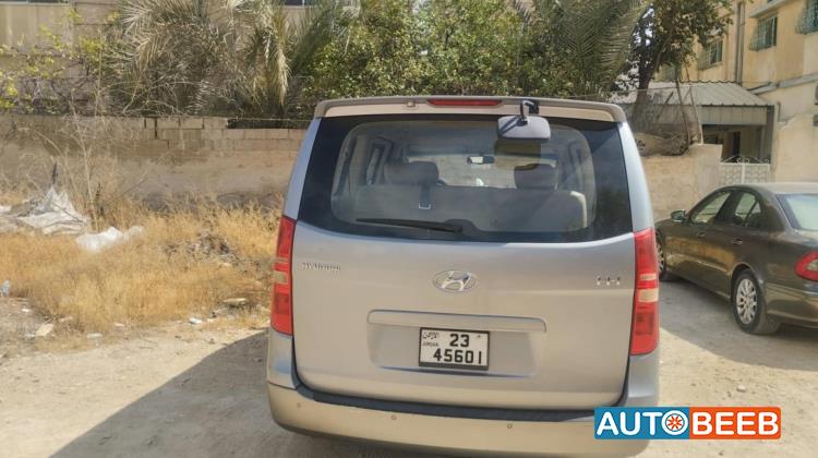 Minivan Hyundai 2013