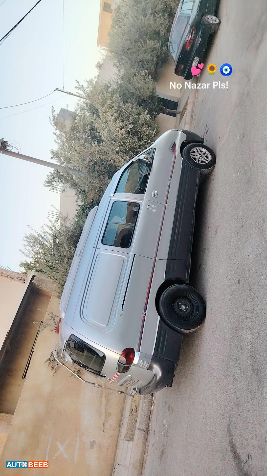 ميني باص هيونداي 2003