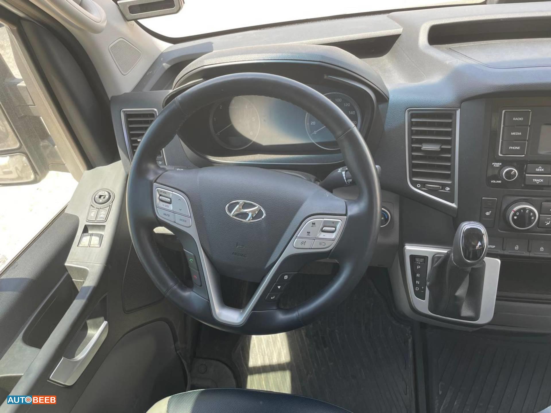 ميني باص هيونداي 2023