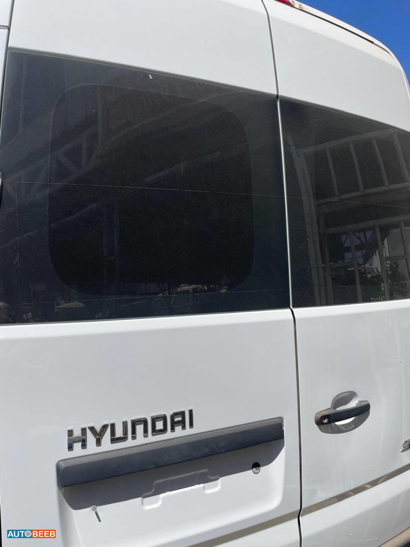 ميني باص هيونداي 2023