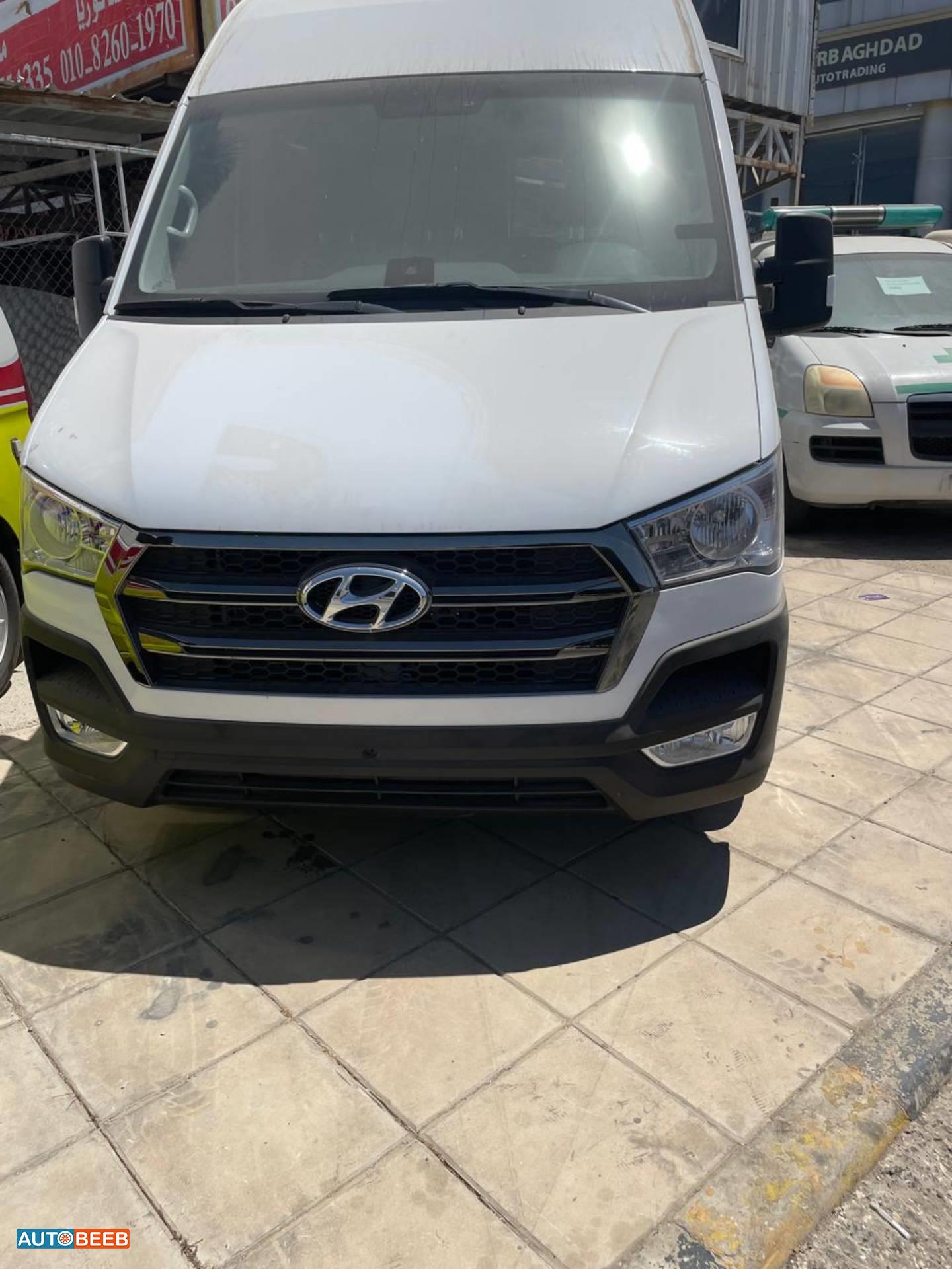 ميني باص هيونداي 2023