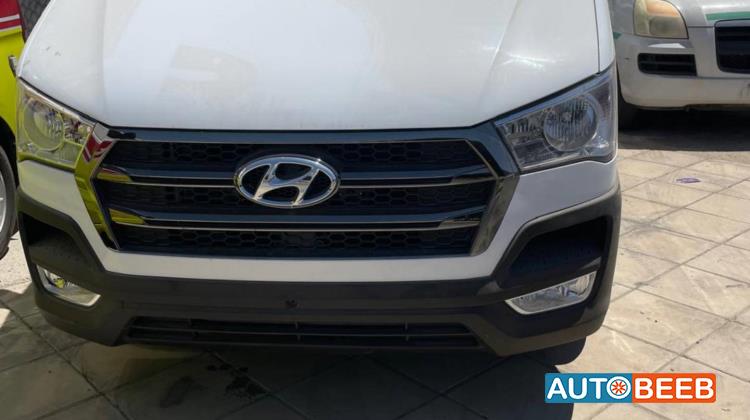 ميني باص هيونداي 2023