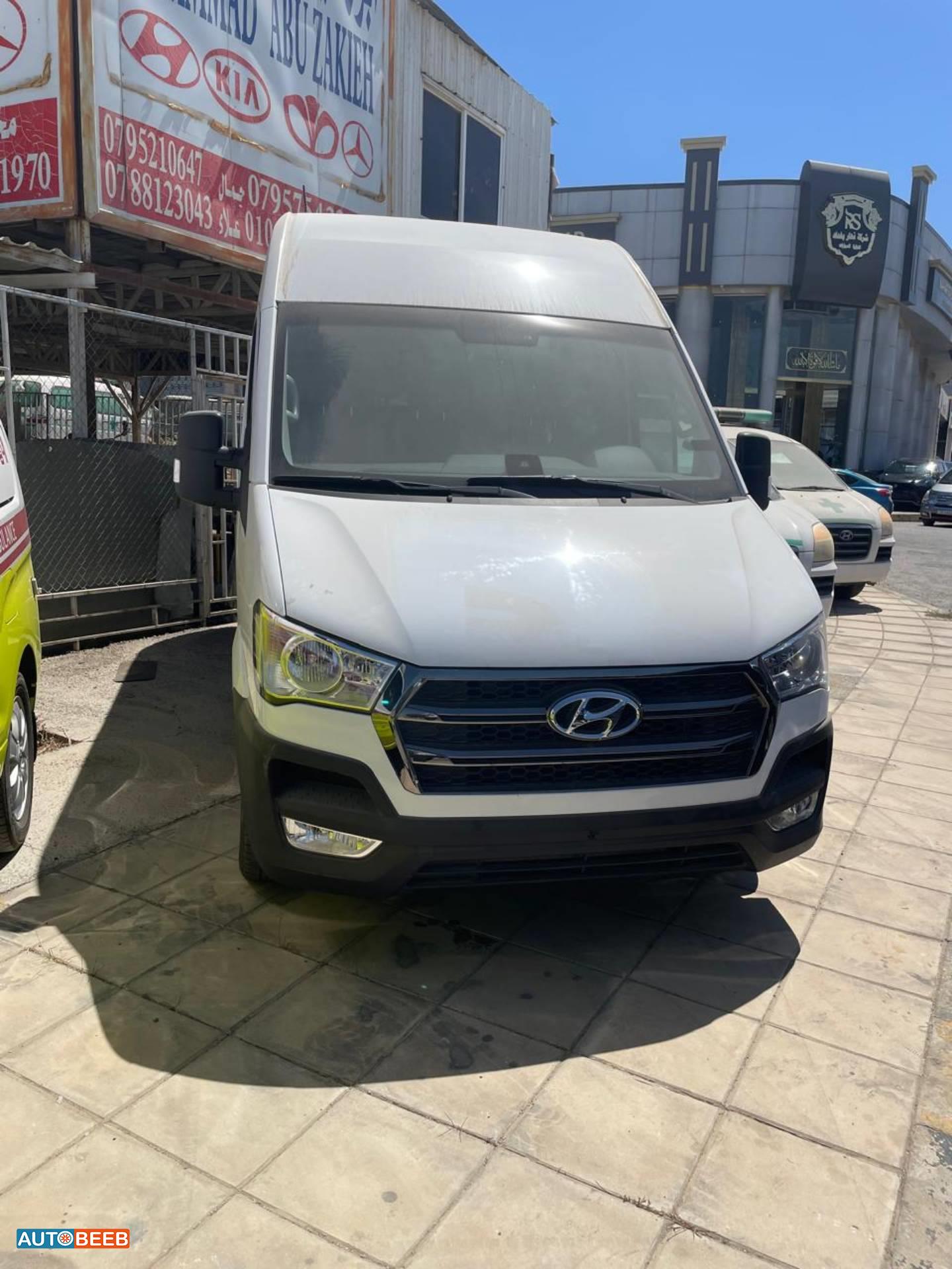 ميني باص هيونداي 2023