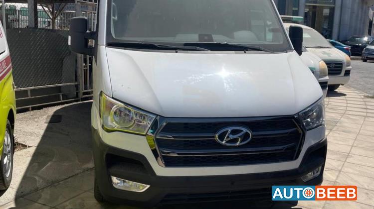 ميني باص هيونداي 2023