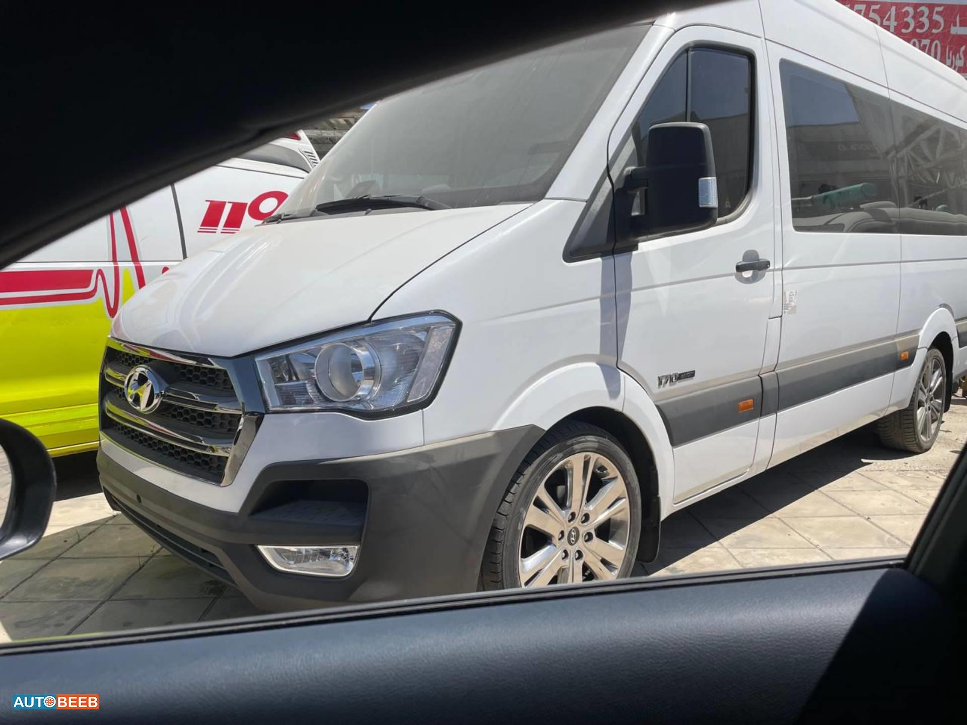 ميني باص هيونداي 2023