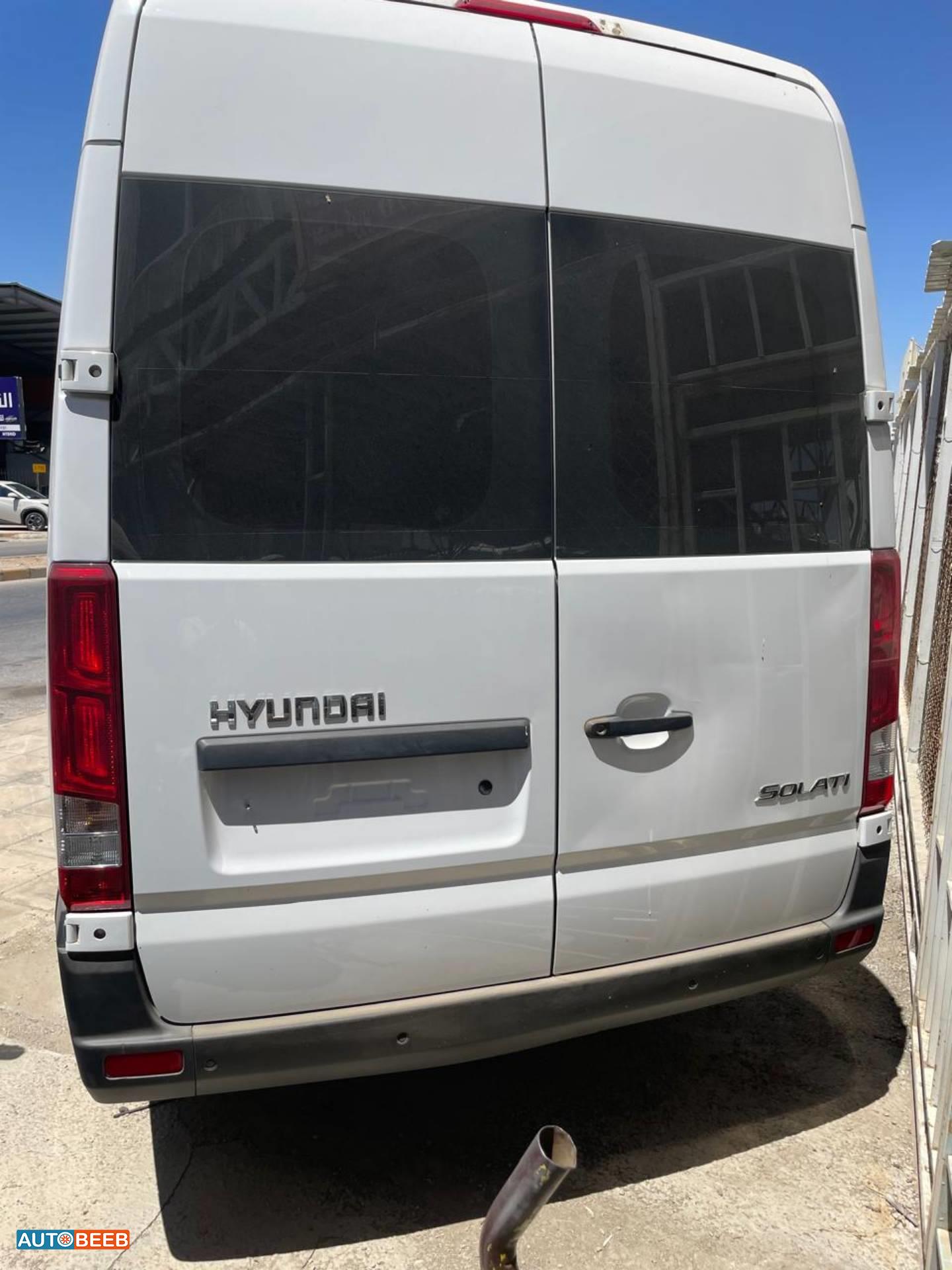 ميني باص هيونداي 2023