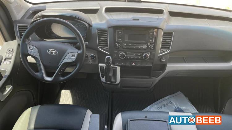 ميني باص هيونداي 2023