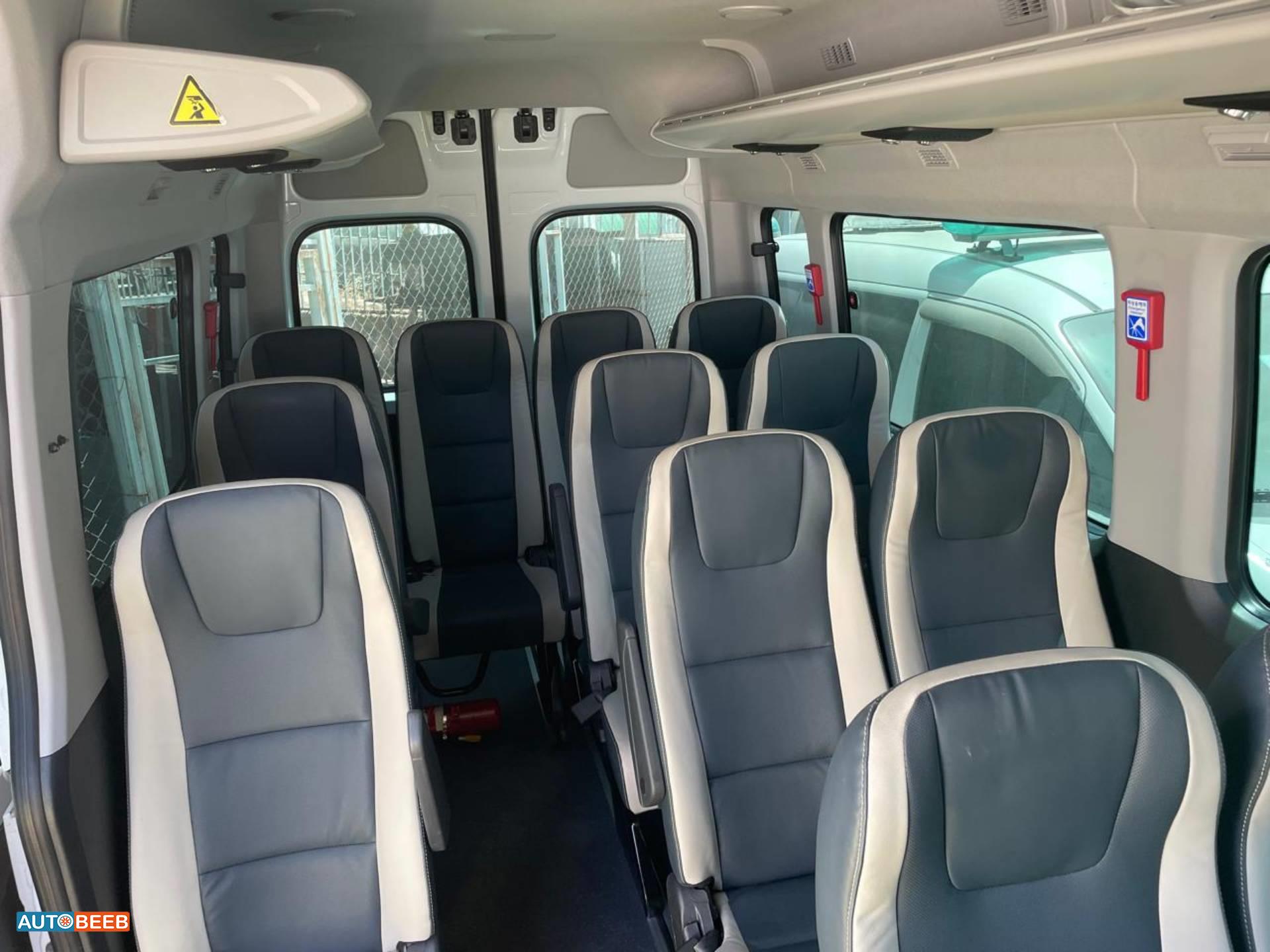 ميني باص هيونداي 2023