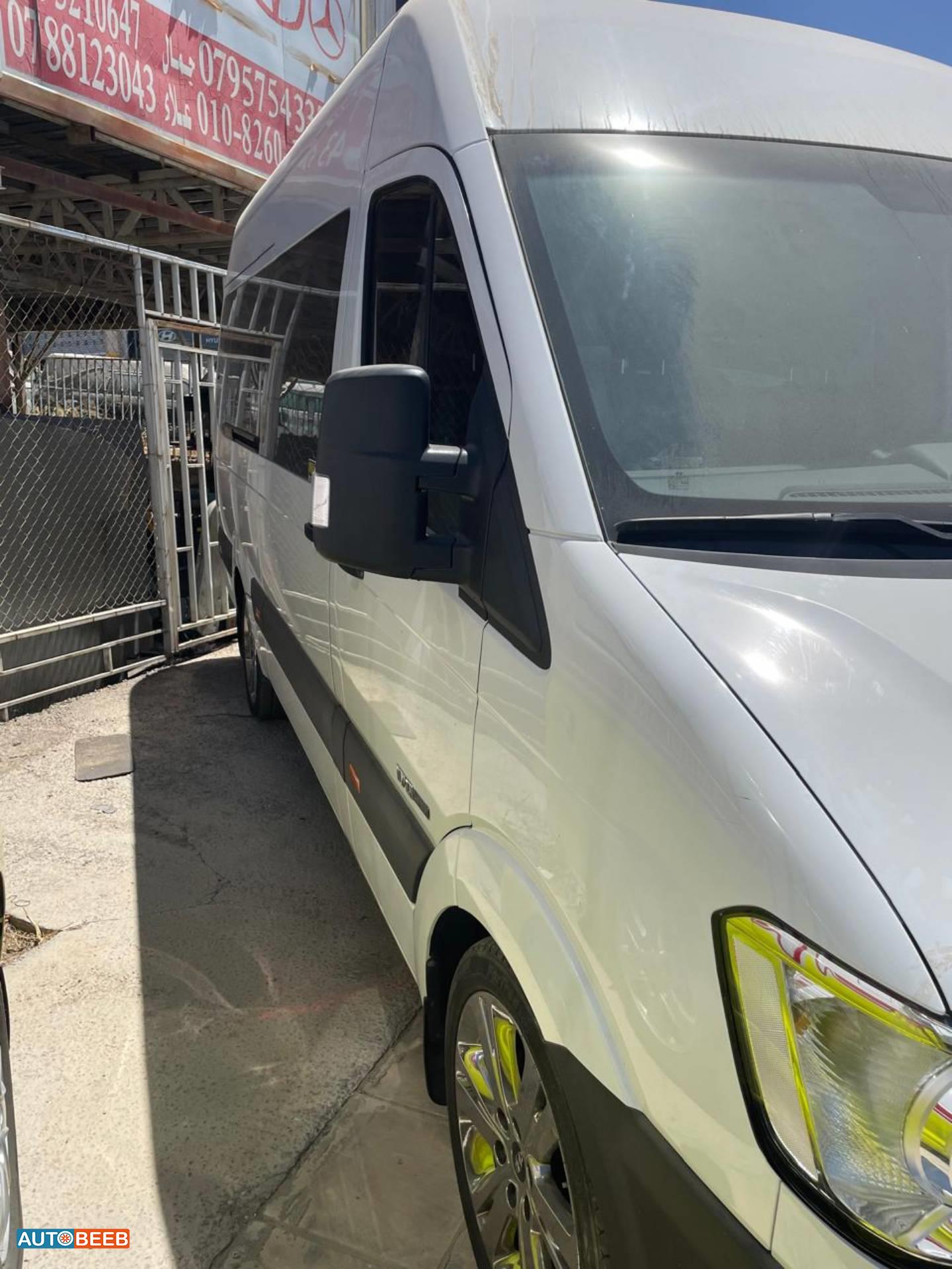 ميني باص هيونداي 2023