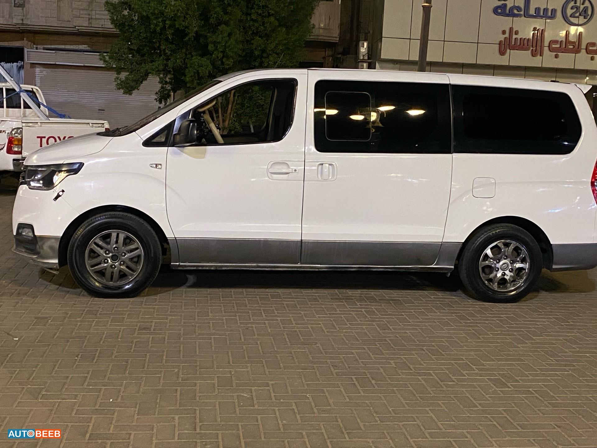 ميني باص هيونداي 2014