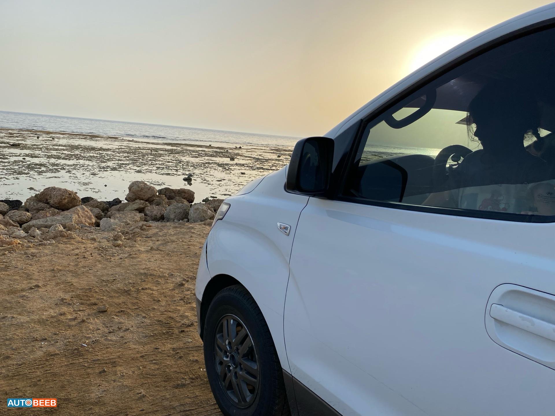 ميني باص هيونداي 2014