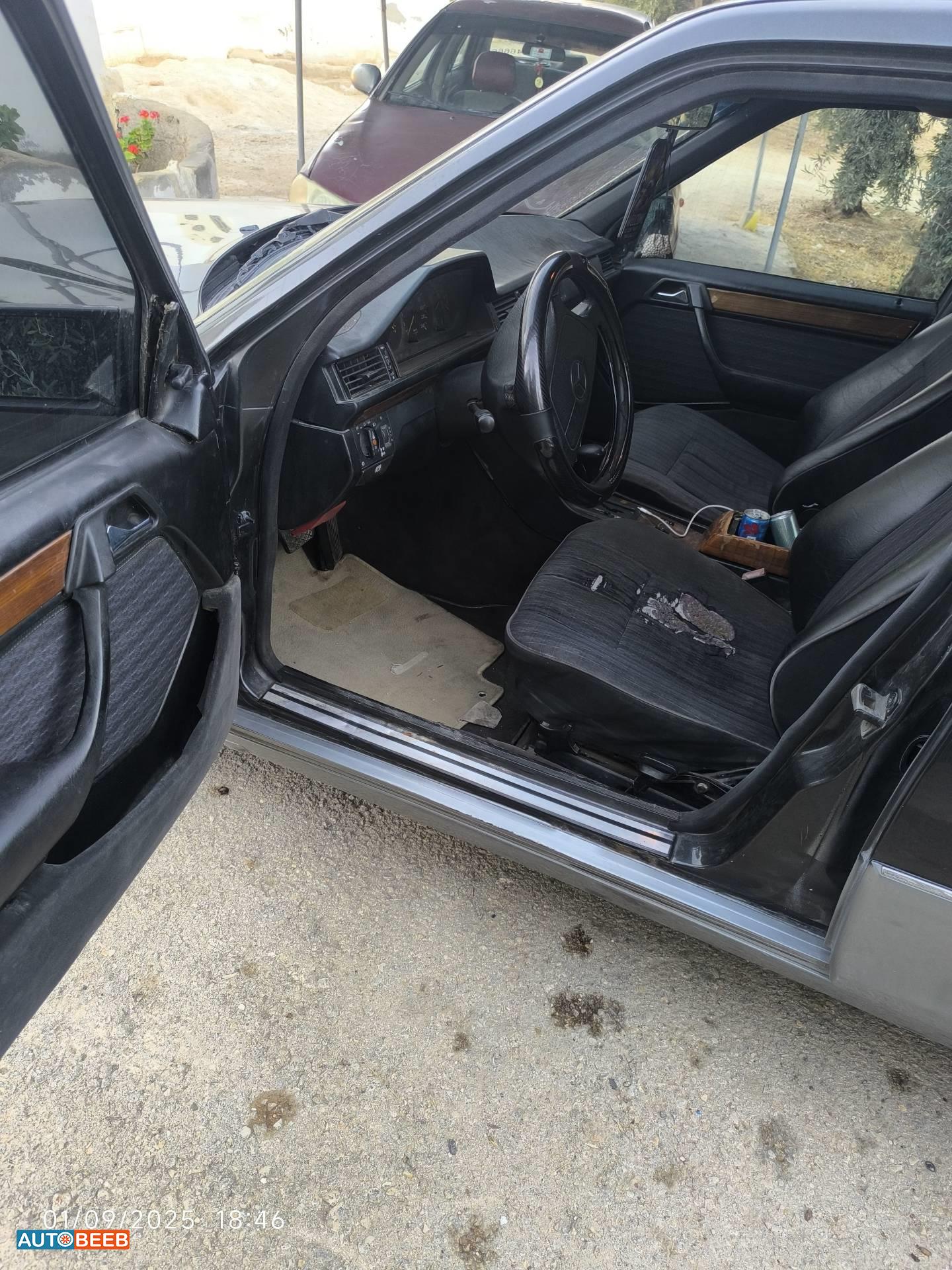 مرسيدس بنز E200 1992