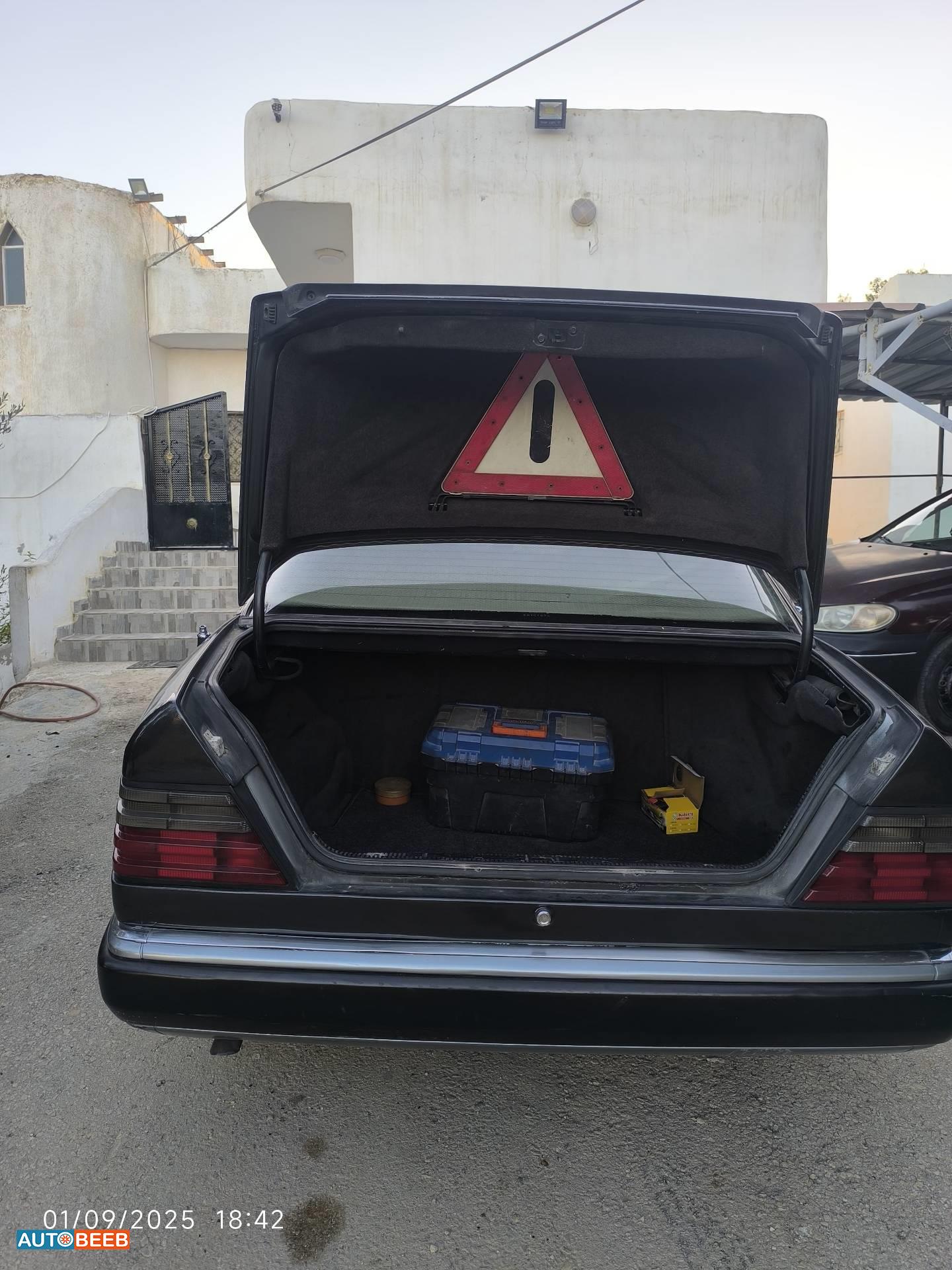 مرسيدس بنز E200 1992