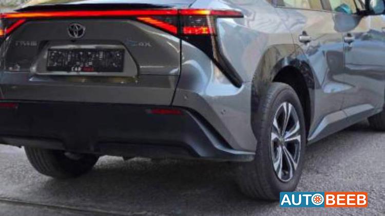 تويوتا bZ4X 2022