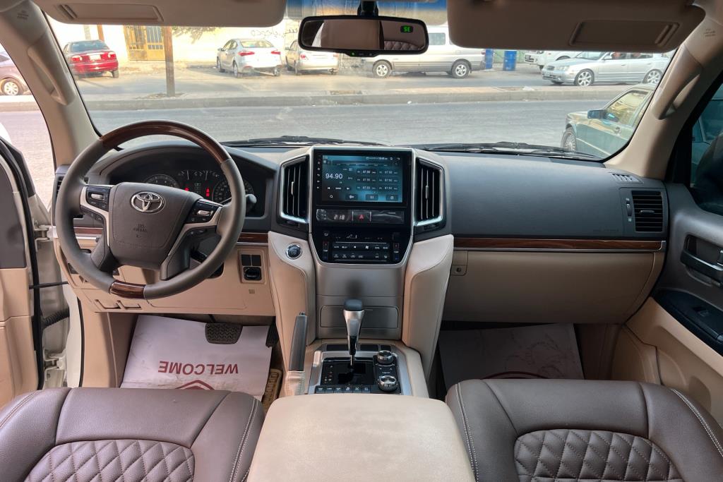 متوفر تحويلات داخلية لاند كروزر لشكل ال 2021 