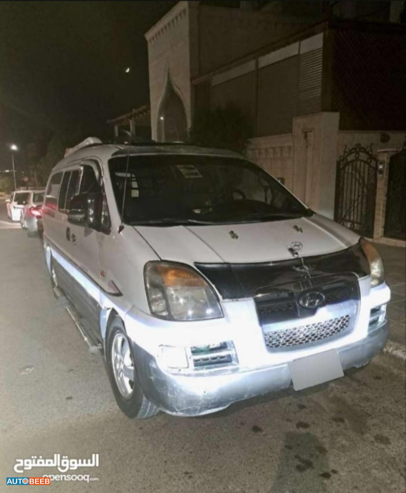 ميني باص هيونداي 2005