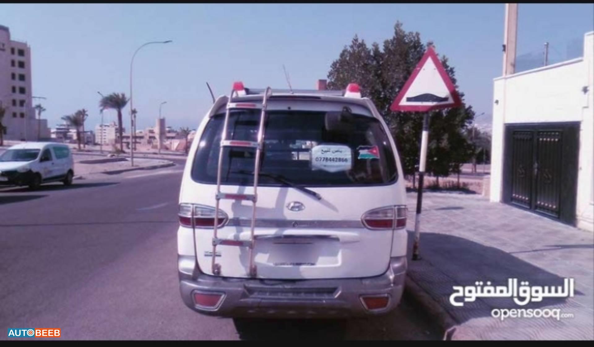 ميني باص هيونداي 2005