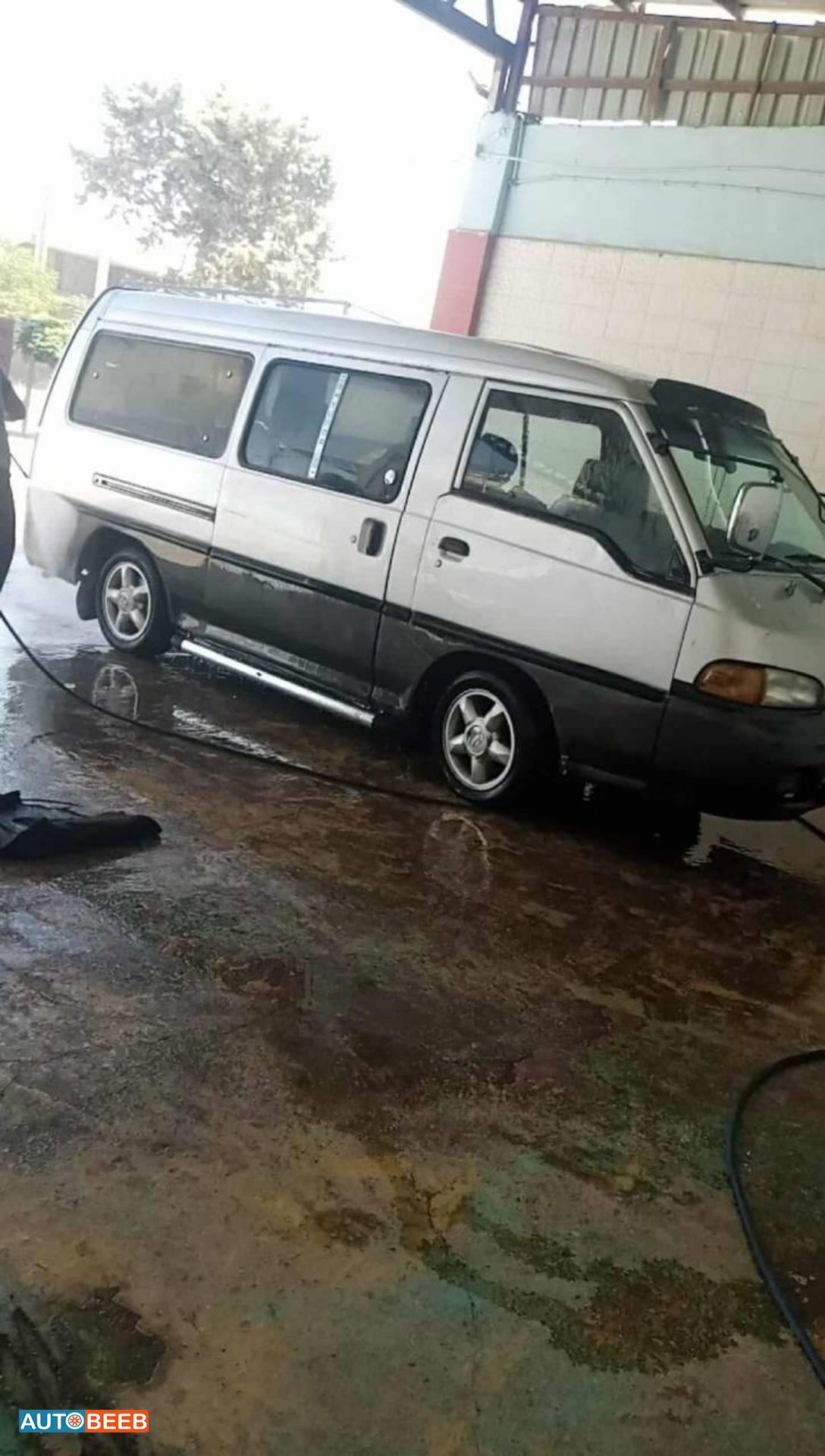 Minibus Hyundai 2001