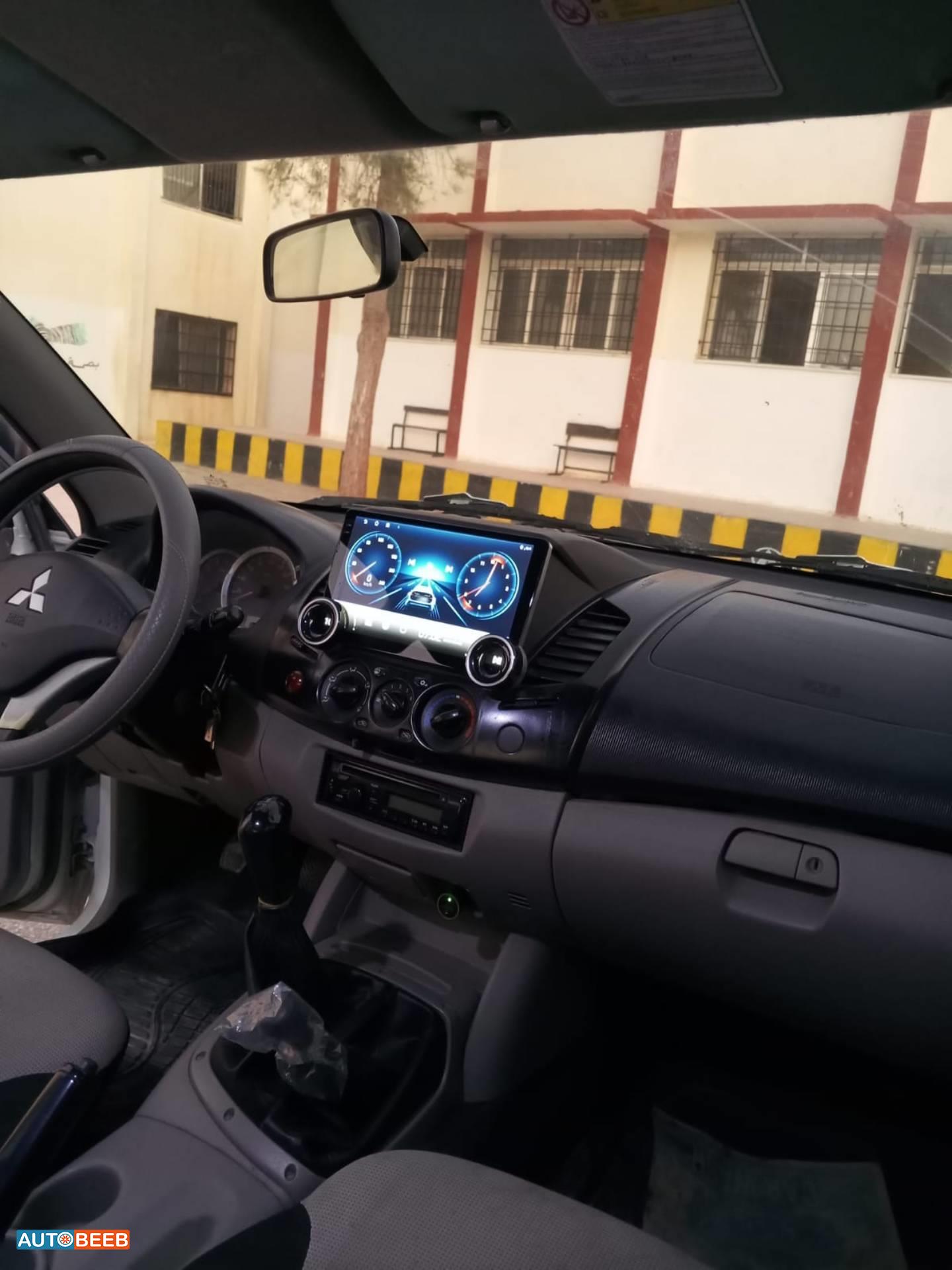 Mitsubishi L200 2015