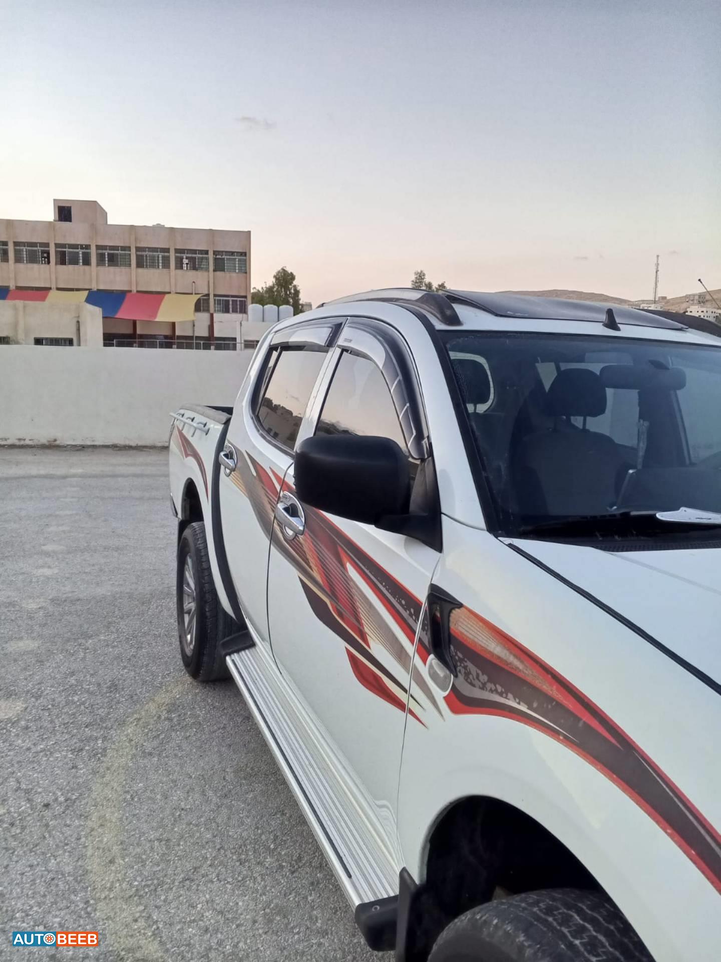 Mitsubishi L200 2015