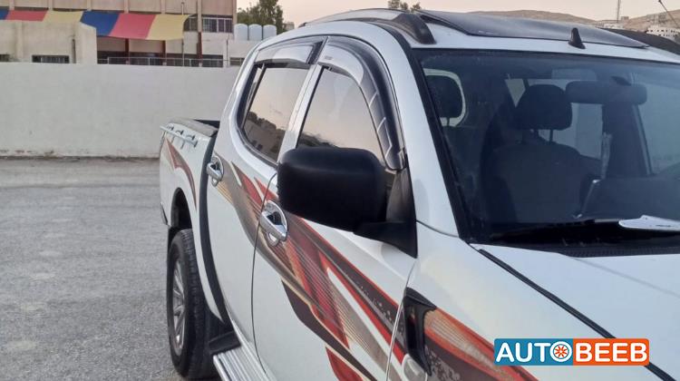 Mitsubishi L200 2015