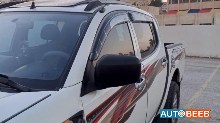 Mitsubishi L200 2015