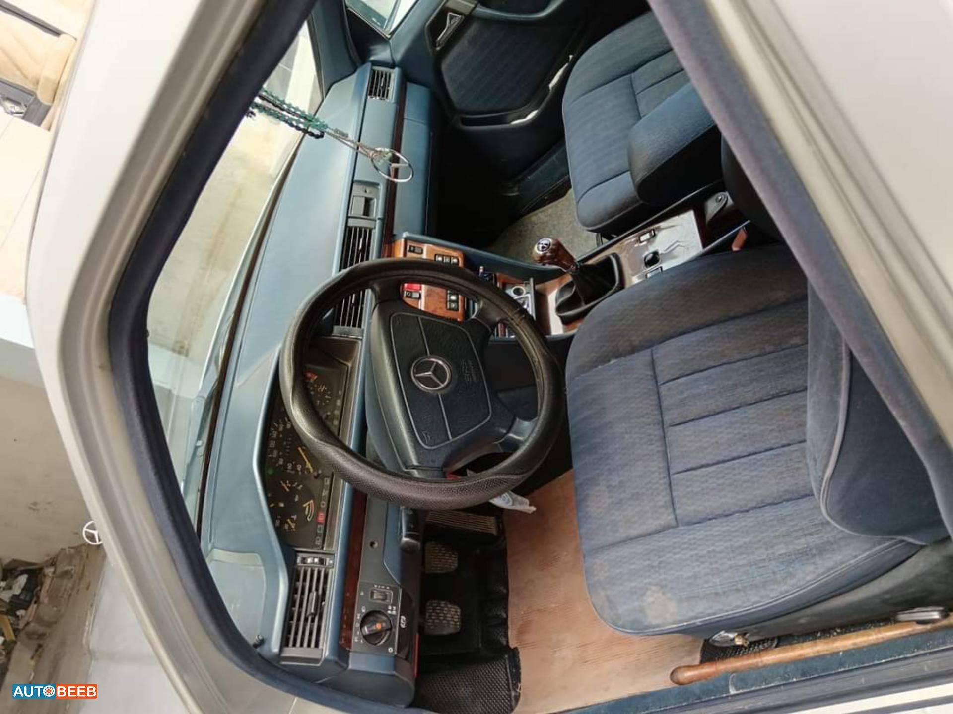 مرسيدس بنز E200 1993