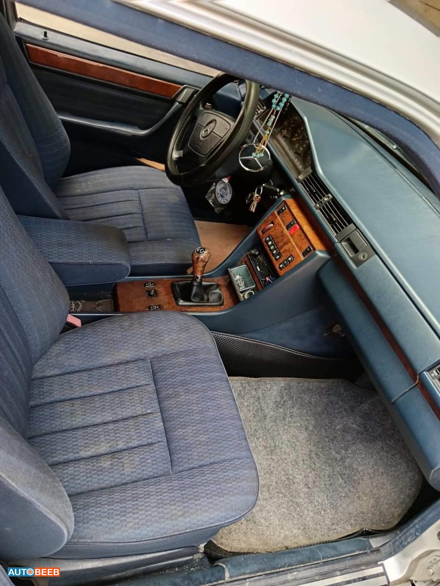 مرسيدس بنز E200 1993