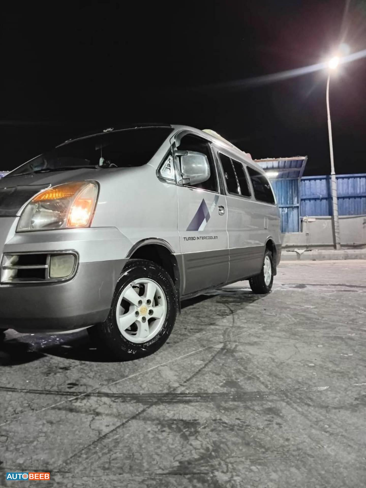 ميني باص هيونداي 2006