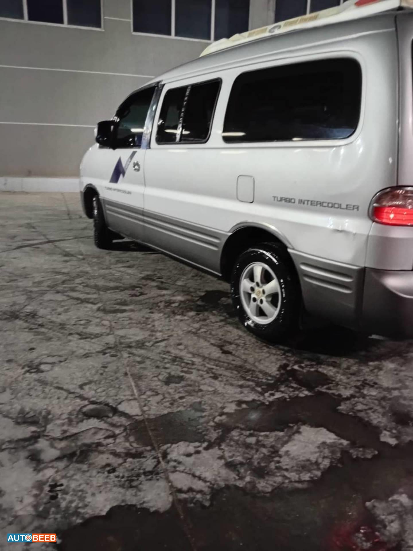 ميني باص هيونداي 2006