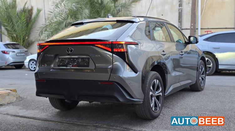 تويوتا bZ4X 2022