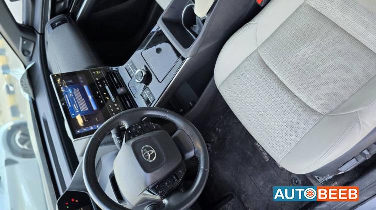 تويوتا bZ4X 2022