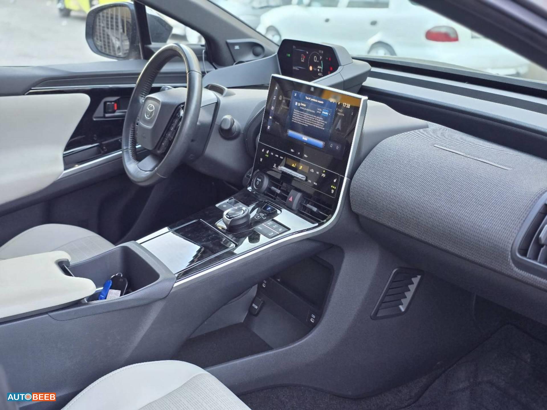 تويوتا bZ4X 2022