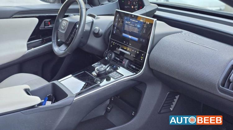 تويوتا bZ4X 2022