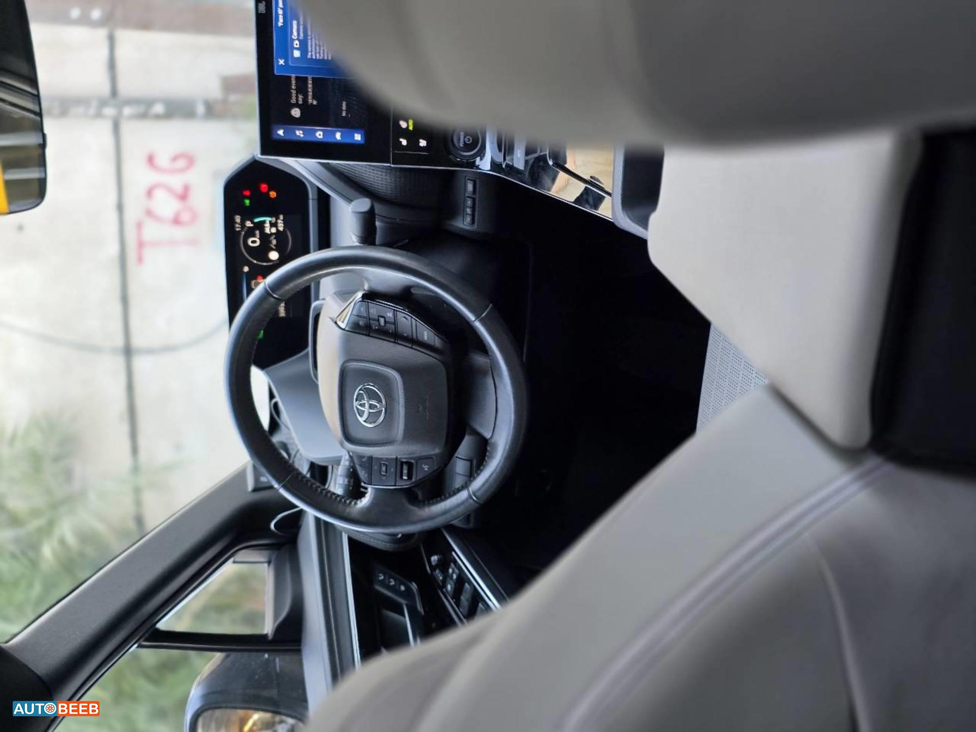 تويوتا bZ4X 2022