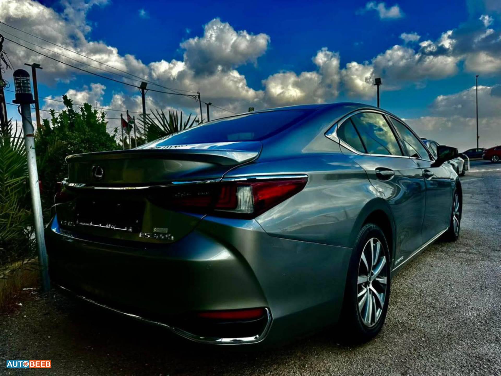 Lexus ES300 2019