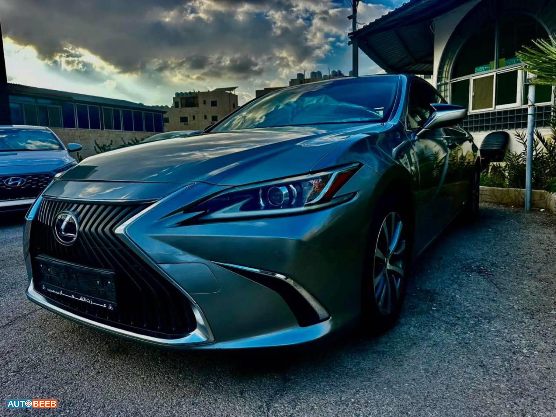 Lexus ES300 2019