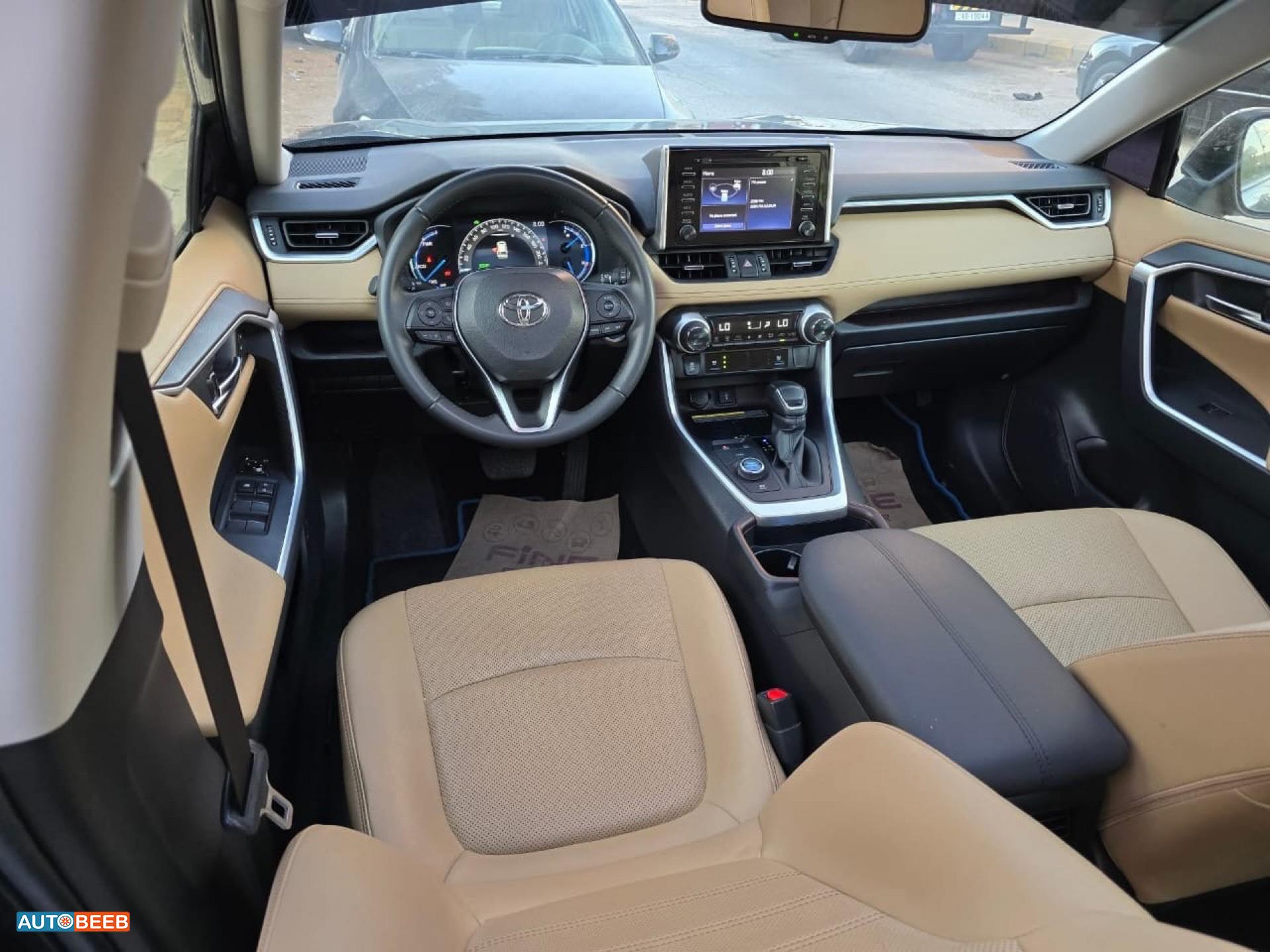 تويوتا راف فور 2021