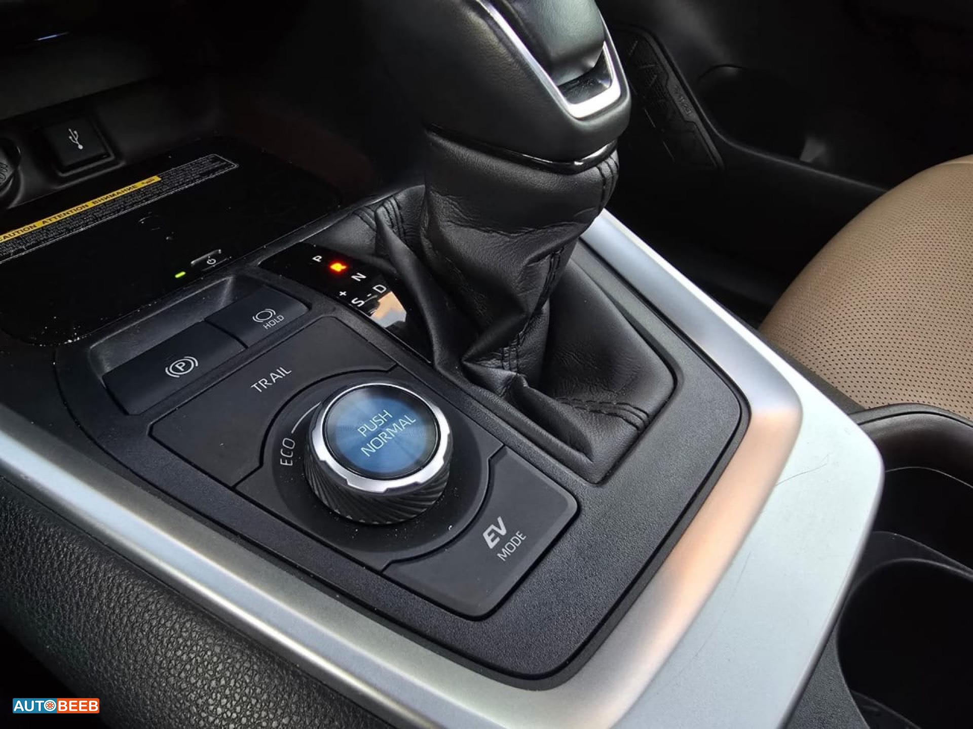 تويوتا راف فور 2021