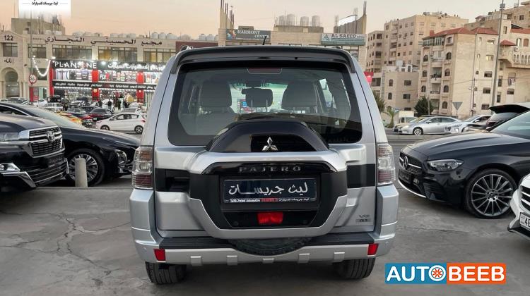 Mitsubishi Pajero 2015