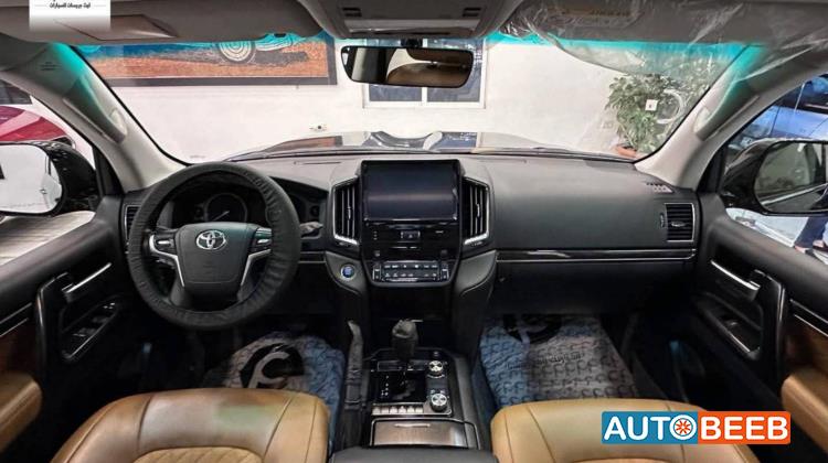 تويوتا لاندكروزر 2021