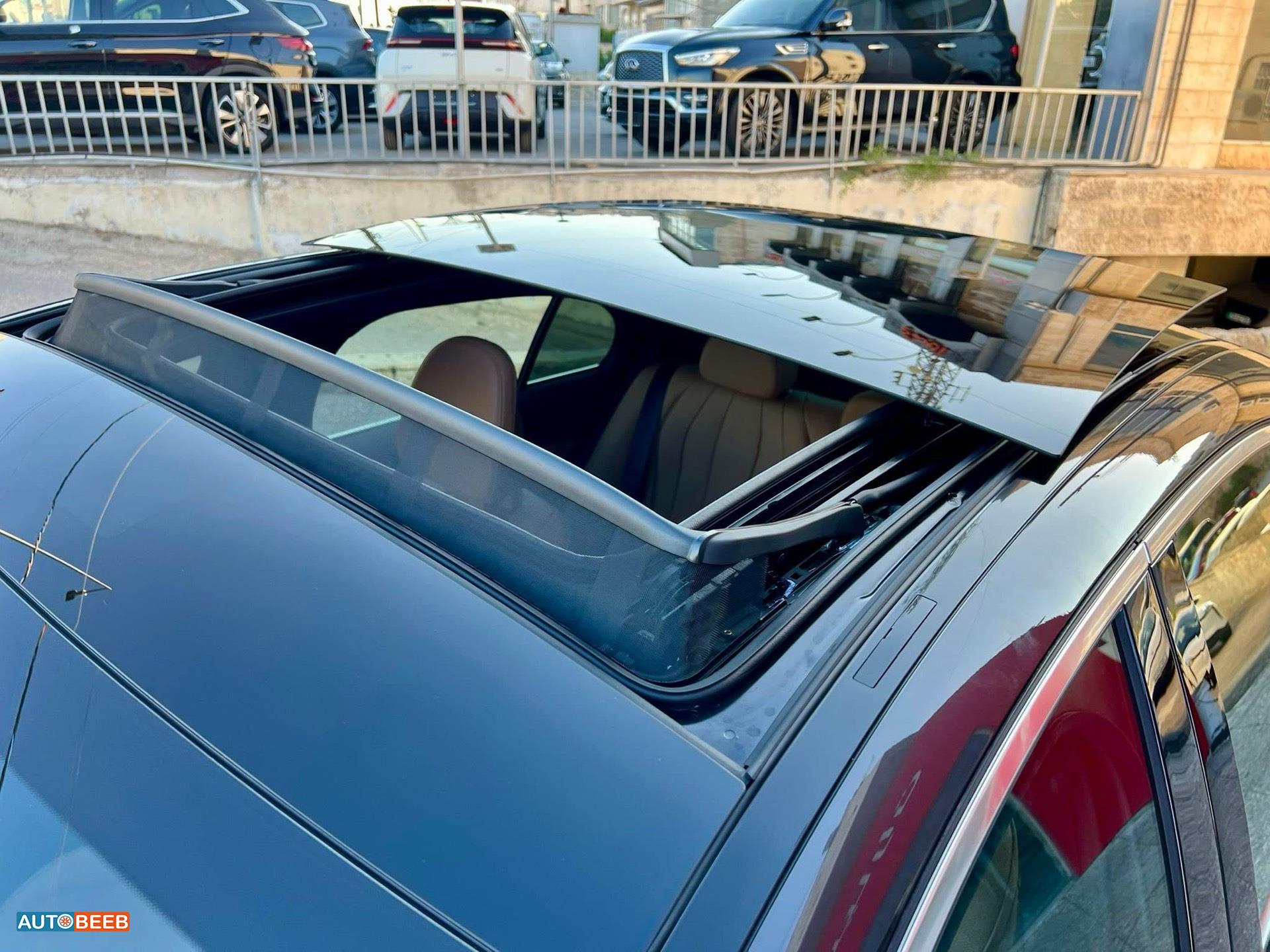 مرسيدس بنز E200 2024