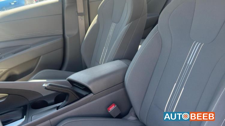 Hyundai Elantra 2022