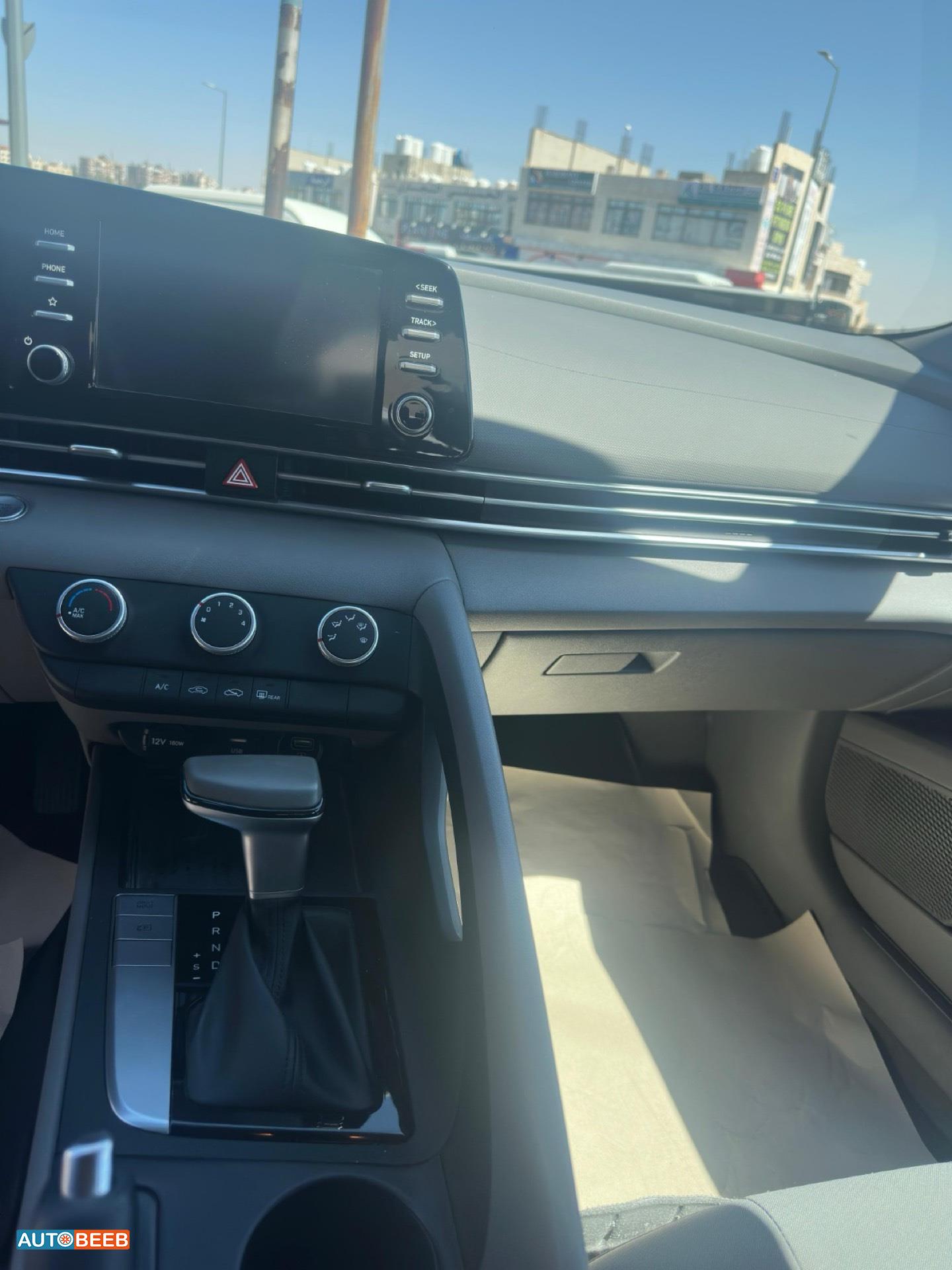 Hyundai Elantra 2022