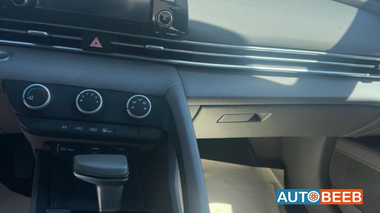 Hyundai Elantra 2022
