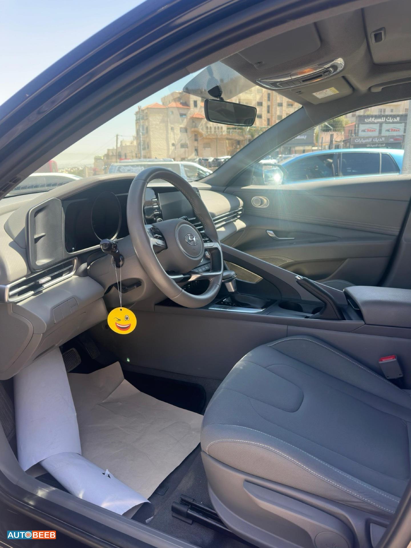 Hyundai Elantra 2022