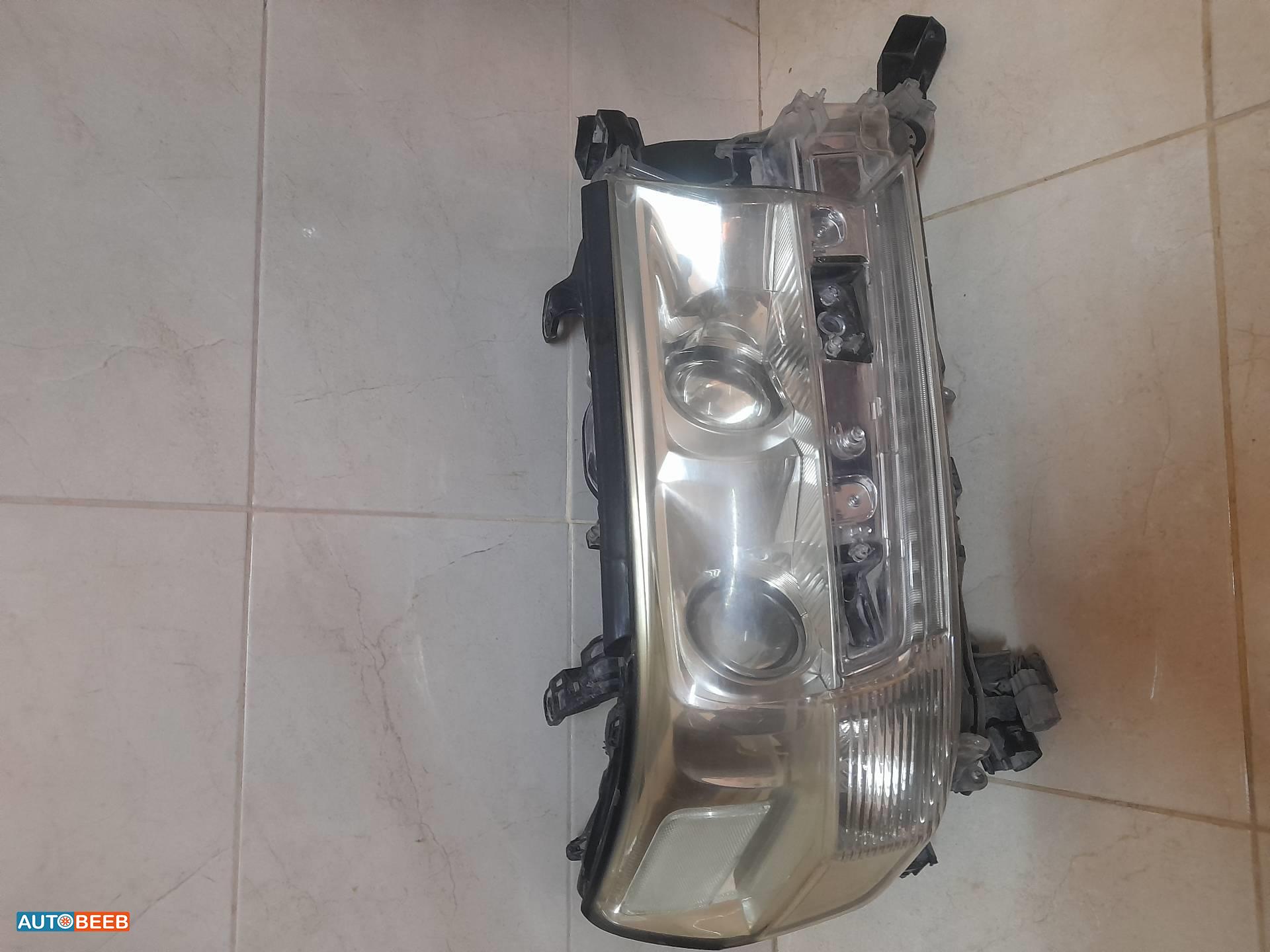 ضو لاندكروزر جهة يمين نضيف جدا 2020