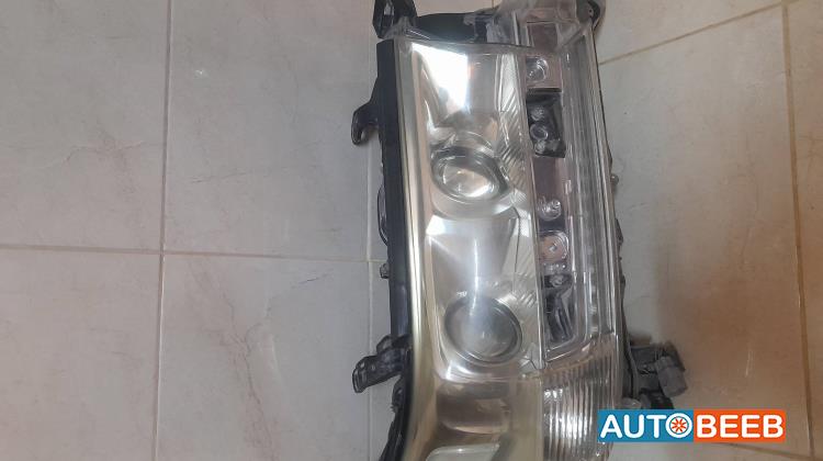 ضو لاندكروزر جهة يمين نضيف جدا 2020