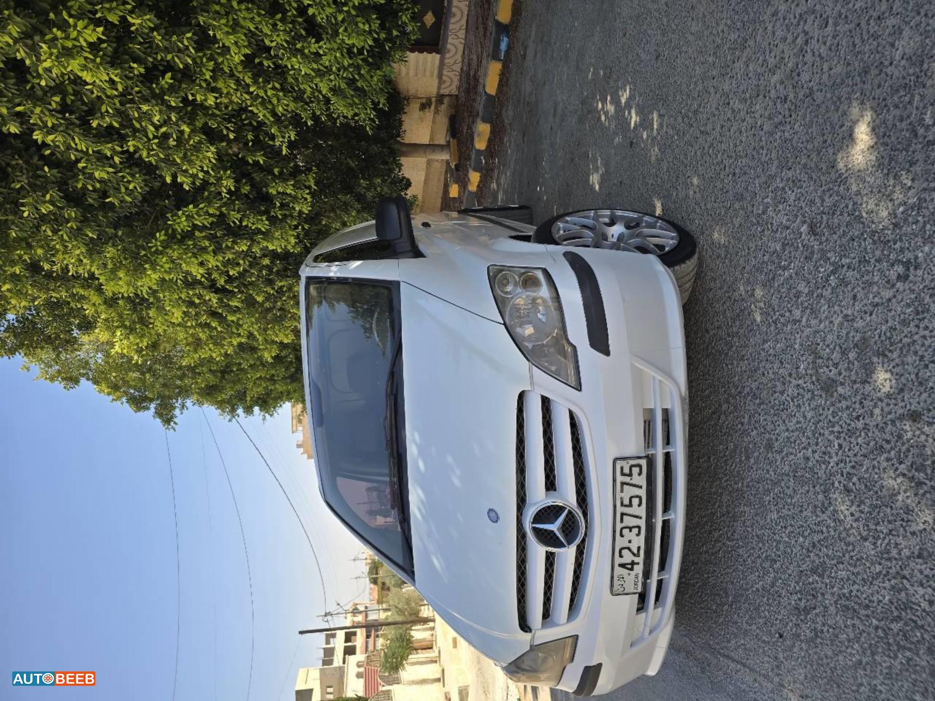 ميني فان مرسيدس بنز 2013