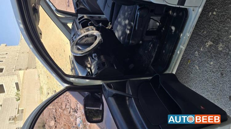 ميني فان مرسيدس بنز 2013